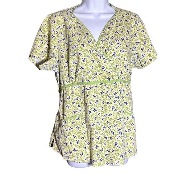 SB Scrubs Floral Print Wrap Top – Size M – Short Sleeve - Picture 1 of 6